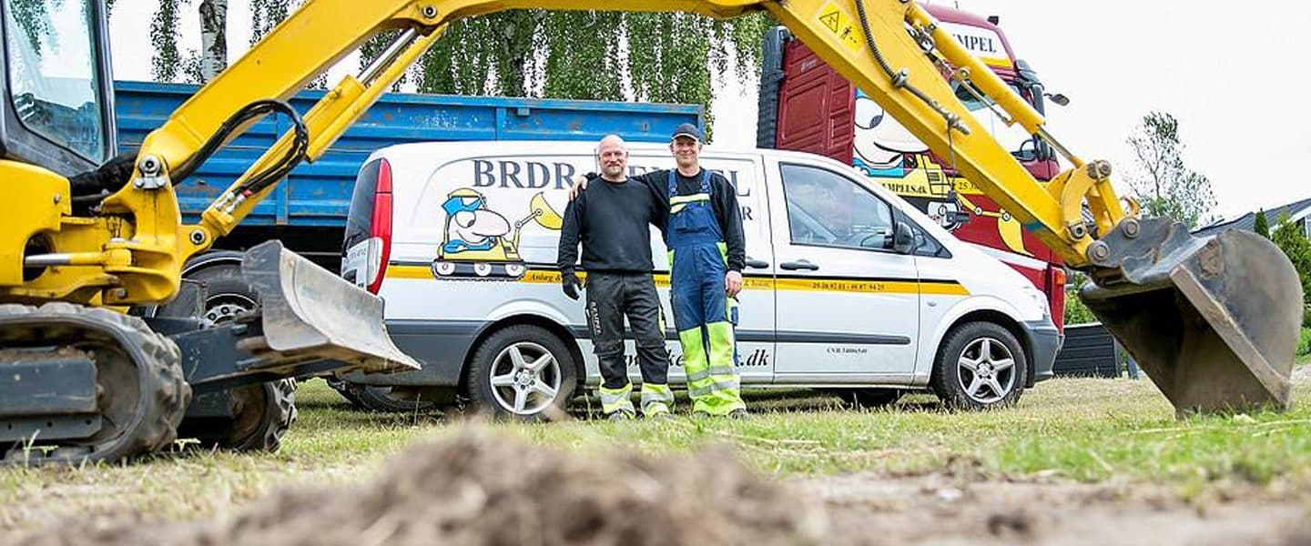 Brdr. Kempel ApS med firmabil og maskiner