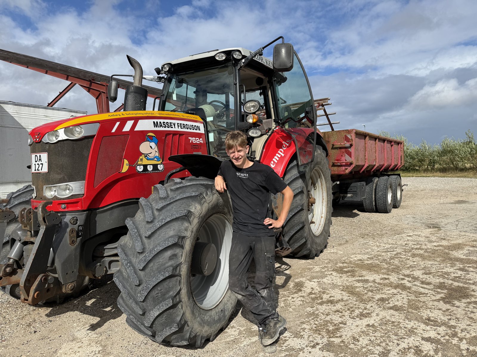 Massey Ferguson 7624 med Kempel-trailer fra maskinparken